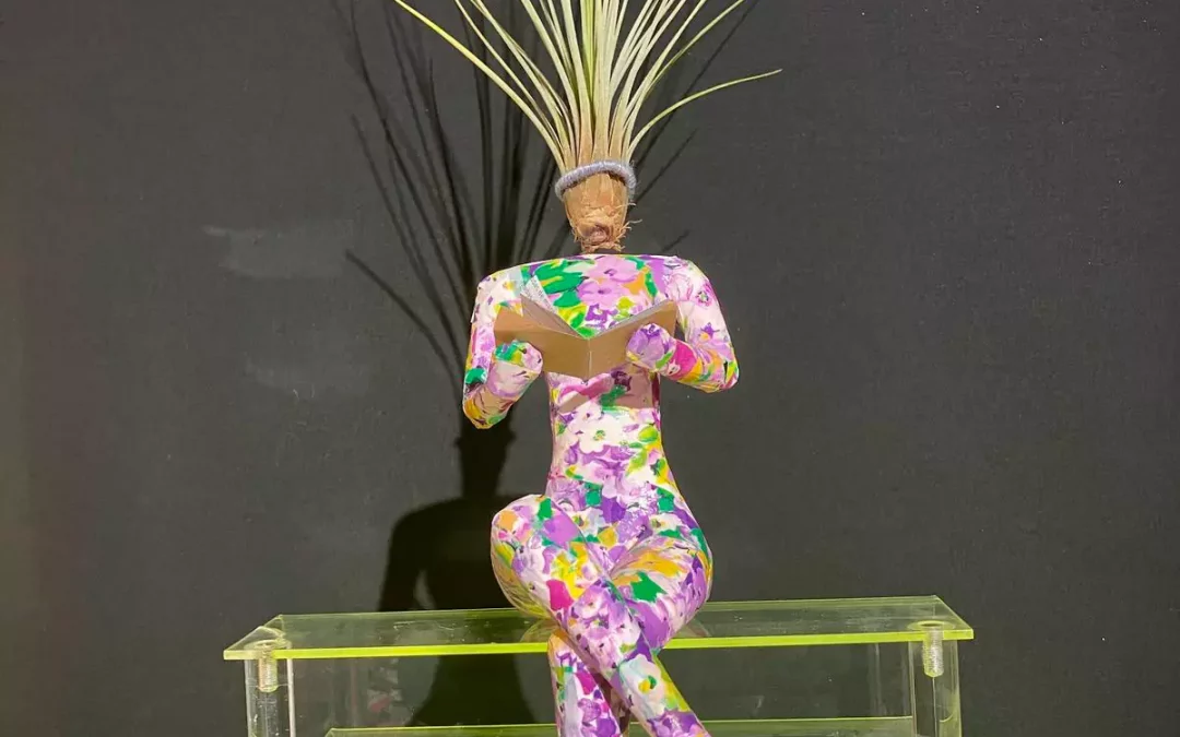 Escultura flores mujer