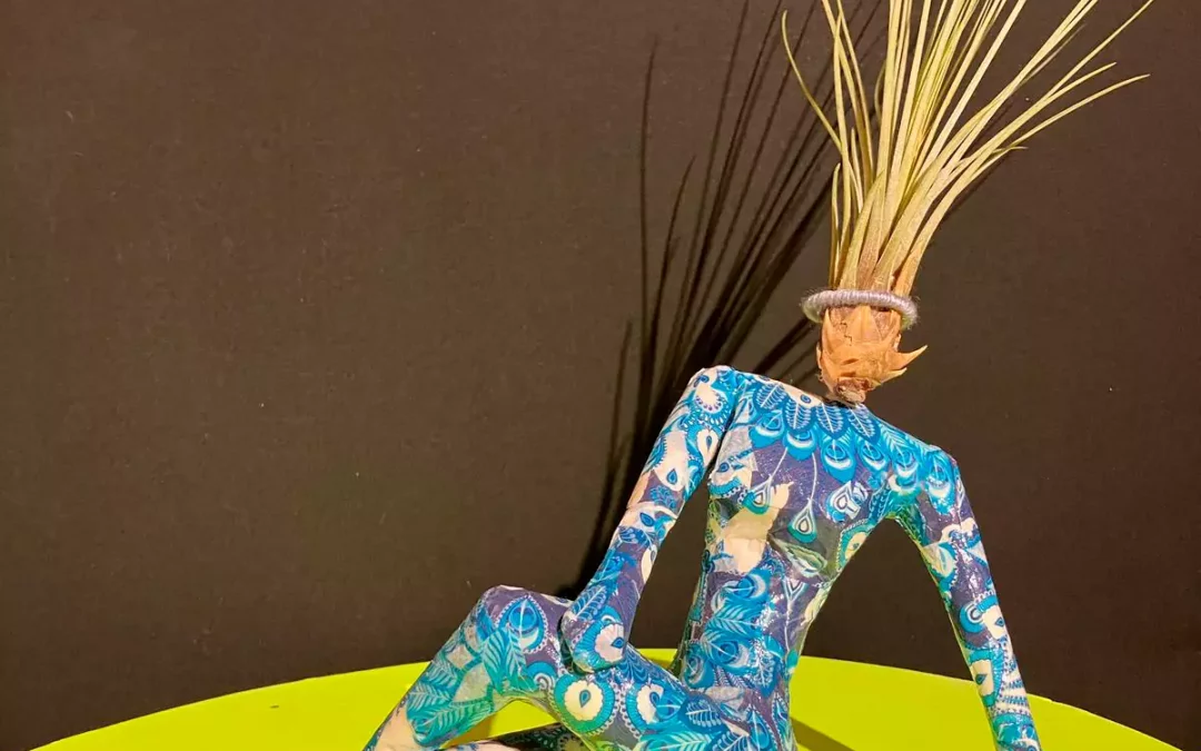 Escultura yoga mujer